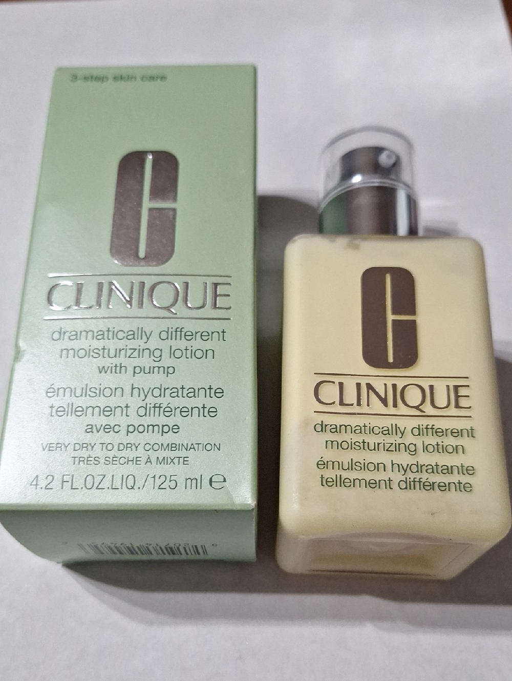 Clinique Dramatically Different Moisturizing Lotion - Yellow